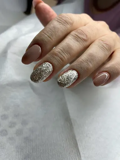 Pracownia Neon - manicure hybrydowy